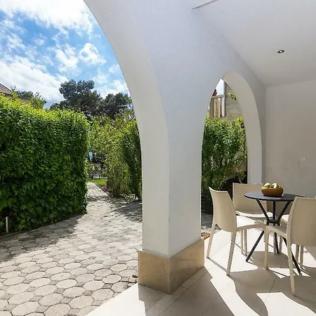 Apartments Villa Mili Brela Exterior photo